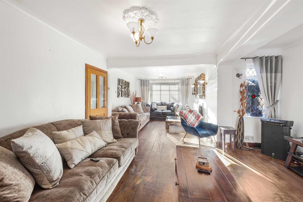 5 bedroom detached house for sale in Warburton Close, Hale Barns, Altrincham, WA15